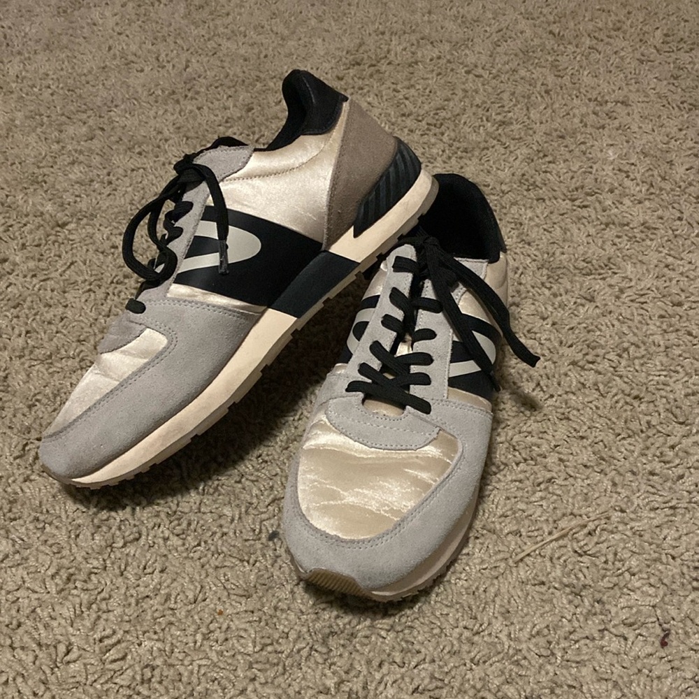 Tretorn tennis shoes